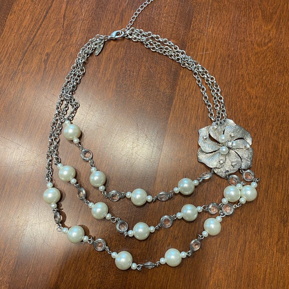 Necklace with Pearls and Metal Flower